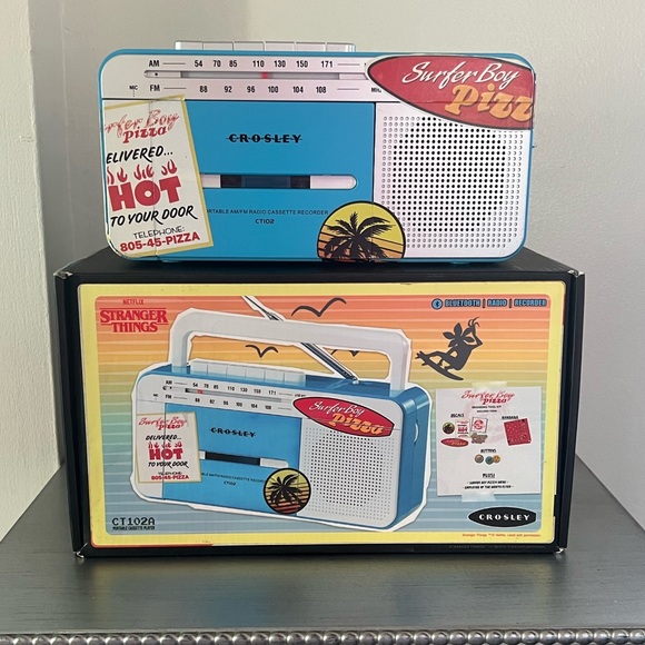 Stranger Things Season 4 Crosley Cassette Player, Bluetooth and Radio - Picture 1 of 7